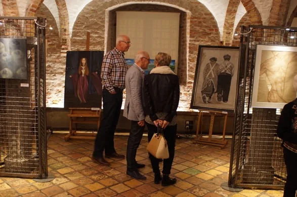 Schilderijen in een historische zaal, expositie 2015
